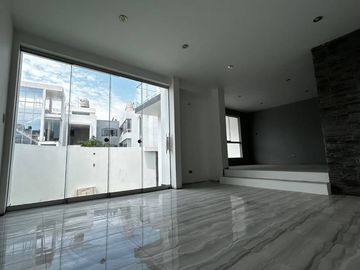 Venta Casa Esquina - En La Herrería El Corazón De Arequipa
