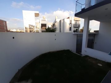 Venta Casa Esquina - En La Herrería El Corazón De Arequipa