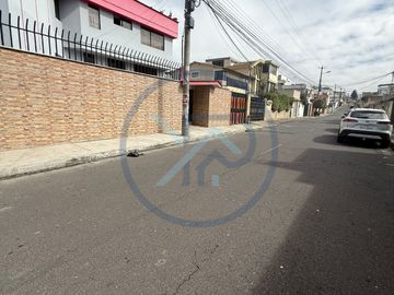 PROPIEDAD RENTERA EN VENTA, UBICADA EN EL NORTE DE QUITO SAN CARLOS, BARRIO EL PORVENIR