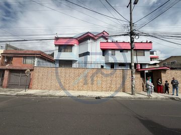 PROPIEDAD RENTERA EN VENTA, UBICADA EN EL NORTE DE QUITO SAN CARLOS, BARRIO EL PORVENIR