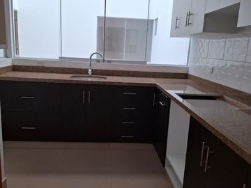 DEPARTAMENTO ESTRENO FLAT VELASCO ASTETE 2226 VISTA ALEGRE SURCO. ENTREGA INMEDIATA. PRECIO INCLUYE COCHERA. 3 DORMITORIOS. 122.10 m2.