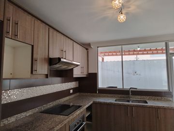 CASA EN VENTA, SECTOR ARMENIA 1, $150000