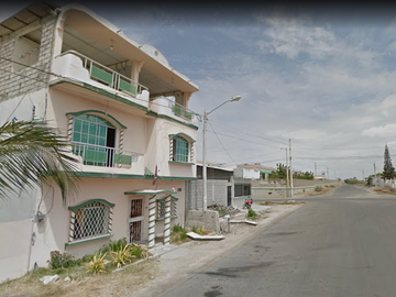 Vendo amplia casa en Santa Elena detras del hospital Liborio Panchana y cerca de sitios turisticos como Ballenita, La Libertad, Salinas, Via a Gye