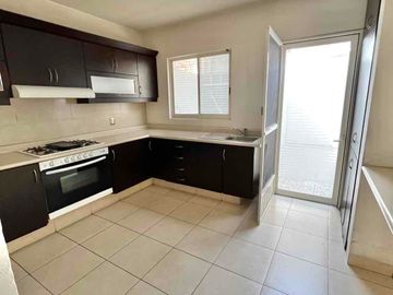 CASA EN VENTA EN QUINTA LOS NARANJOS