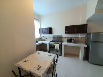 EN VENTA, EN LA CIUDAD DE LOJA, DETRAS DEL SUPERMAXI, CASA CON PROYECCIÓN COMERCIAL DE 3 HABITACIONES