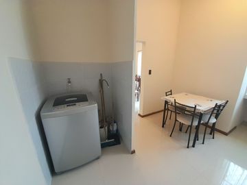 EN VENTA, EN LA CIUDAD DE LOJA, DETRAS DEL SUPERMAXI, CASA CON PROYECCIÓN COMERCIAL DE 3 HABITACIONES