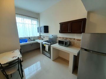 EN VENTA, EN LA CIUDAD DE LOJA, DETRAS DEL SUPERMAXI, CASA CON PROYECCIÓN COMERCIAL DE 3 HABITACIONES
