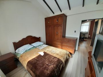 EN VENTA, EN LA CIUDAD DE LOJA, DETRAS DEL SUPERMAXI, CASA CON PROYECCIÓN COMERCIAL DE 3 HABITACIONES