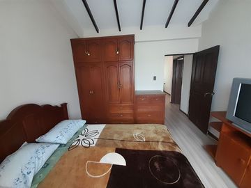 EN VENTA, EN LA CIUDAD DE LOJA, DETRAS DEL SUPERMAXI, CASA CON PROYECCIÓN COMERCIAL DE 3 HABITACIONES