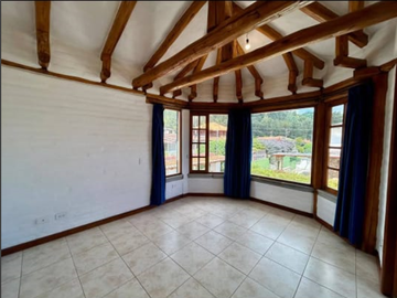 Casa en renta en EXCLUSIVA URBANIZACIÓN de Los Chillos - Sangolqui