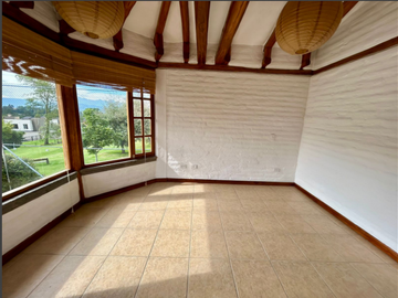 Casa en renta en EXCLUSIVA URBANIZACIÓN de Los Chillos - Sangolqui