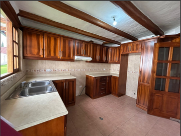 Casa en renta en EXCLUSIVA URBANIZACIÓN de Los Chillos - Sangolqui