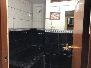 Vendo Casa Comercial San Juan De Miraflores + Estacionamiento
