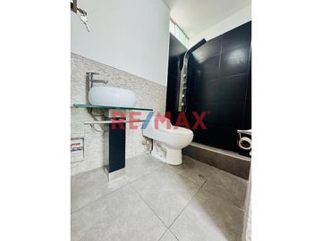 En Venta: Exclusivo Dpto. 4To Piso En Urb. Matellini