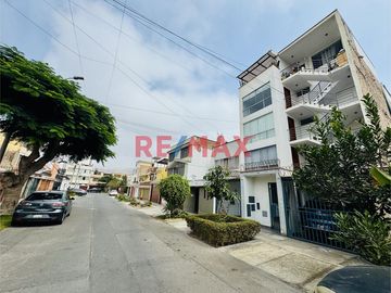 En Venta: Exclusivo Dpto. 4To Piso En Urb. Matellini