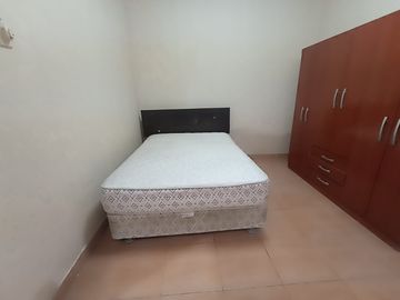 Clasico Y Bien Ubicado Dpto De Primer Piso En Lince Cerca A Av Canevaro