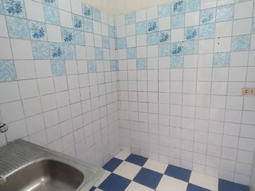 Clasico Y Bien Ubicado Dpto De Primer Piso En Lince Cerca A Av Canevaro