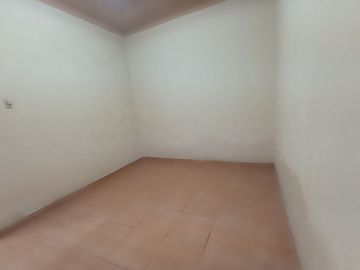 Clasico Y Bien Ubicado Dpto De Primer Piso En Lince Cerca A Av Canevaro