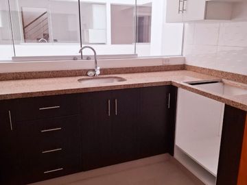 DEPARTAMENTO ESTRENO DÚPLEX VELASCO ASTETE 2226 VISTA ALEGRE SURCO. ENTREGA INMEDIATA. PRECIO INCLUYE COCHERA. 3 DORMITORIOS. 155 m2.