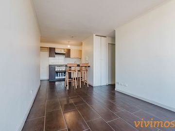 2 Dorm + 1 baño y estacionamiento. Metro Matta. Moderno y luminoso. Santa Rosa 835