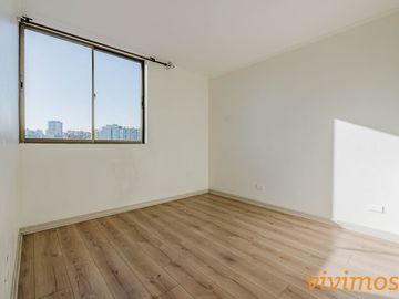 2 Dorm + 1 baño y estacionamiento. Metro Matta. Moderno y luminoso. Santa Rosa 835