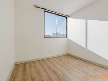 2 Dorm + 1 baño y estacionamiento. Metro Matta. Moderno y luminoso. Santa Rosa 835