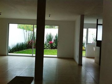 Casa Estilo Mexicano Contemporáneo en privada con áreas verdes y juegos infantiles