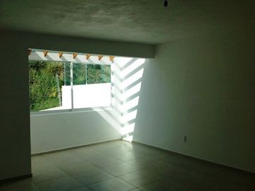 Casa Estilo Mexicano Contemporáneo en privada con áreas verdes y juegos infantiles
