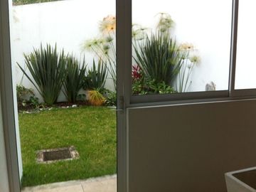 Casa Estilo Mexicano Contemporáneo en privada con áreas verdes y juegos infantiles