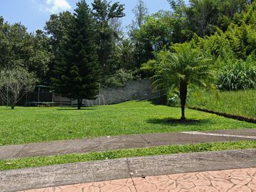 Casa Estilo Mexicano Contemporáneo en privada con áreas verdes y juegos infantiles