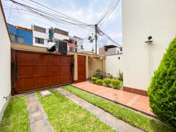 🏡🔑 ¡𝗢𝗣𝗢𝗥𝗧𝗨𝗡𝗜𝗗𝗔𝗗 Ú𝗡𝗜𝗖𝗔! En Venta Hermosa Casa en Mayorazgo, Límite con La Molina 🌟