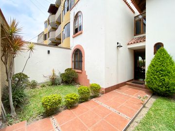 🏡🔑 ¡𝗢𝗣𝗢𝗥𝗧𝗨𝗡𝗜𝗗𝗔𝗗 Ú𝗡𝗜𝗖𝗔! En Venta Hermosa Casa en Mayorazgo, Límite con La Molina 🌟