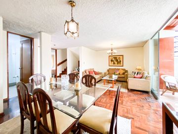 🏡🔑 ¡𝗢𝗣𝗢𝗥𝗧𝗨𝗡𝗜𝗗𝗔𝗗 Ú𝗡𝗜𝗖𝗔! En Venta Hermosa Casa en Mayorazgo, Límite con La Molina 🌟