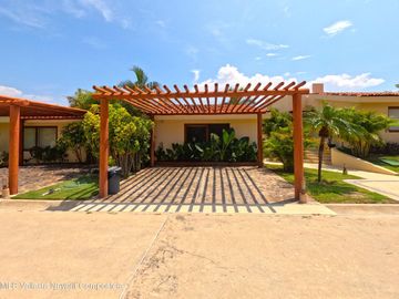 VILLA 2 Niveles en PUNTA ESMERALDA OPORTUNIDAD