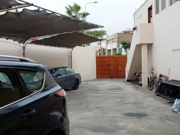 CASA EN URB. LOS CIPRESES