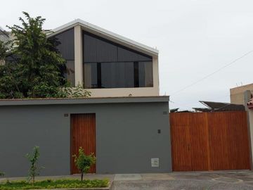 CASA EN URB. LOS CIPRESES