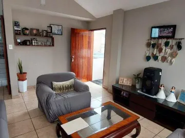 CASA EN URB. LOS CIPRESES