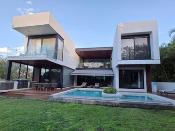 Casa  de lujo con alberca privada en venta, Yucatán Country Club, Mérida