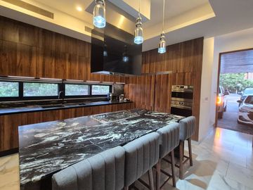 Casa  de lujo con alberca privada en venta, Yucatán Country Club, Mérida