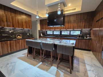 Casa  de lujo con alberca privada en venta, Yucatán Country Club, Mérida