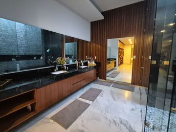 Casa  de lujo con alberca privada en venta, Yucatán Country Club, Mérida