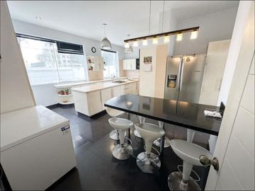 Venta espectacular departamento en San Isidro 714m2, jardines, 10 estacionamientos