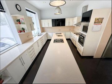 Venta espectacular departamento en San Isidro 714m2, jardines, 10 estacionamientos
