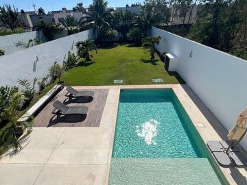Residencia en Venta en Privada Arbórea Conkal Yucatán