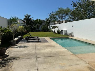 Residencia en Venta en Privada Arbórea Conkal Yucatán