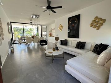 Residencia en Venta en Privada Arbórea Conkal Yucatán