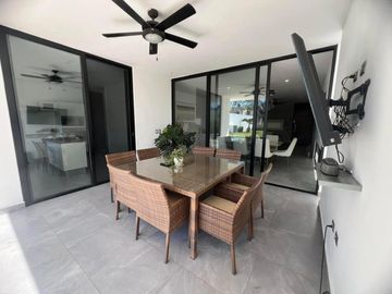 Residencia en Venta en Privada Arbórea Conkal Yucatán