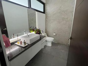 Residencia en Venta en Privada Arbórea Conkal Yucatán