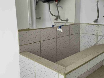 Se alquila habitación con baño privado en San Bartolo.
