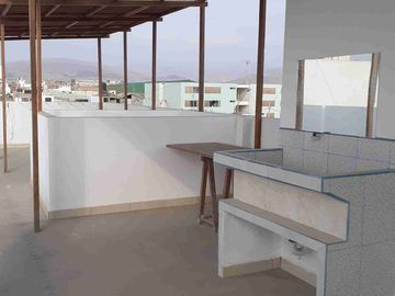 Se alquila habitación con baño privado en San Bartolo.